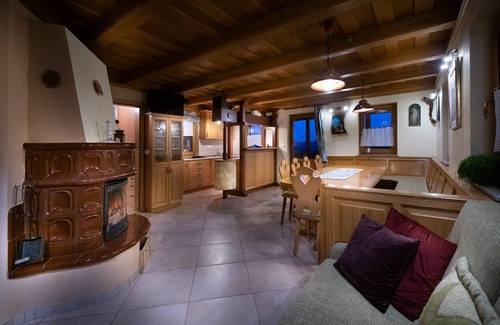 Bostanj House | Holiday Home Mirt with HotTub & Sauna
