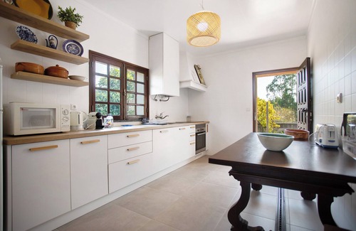 Pombal House | Holiday Home 'Mita's Country House' with Private Terrace, Balcony and Wi-Fi