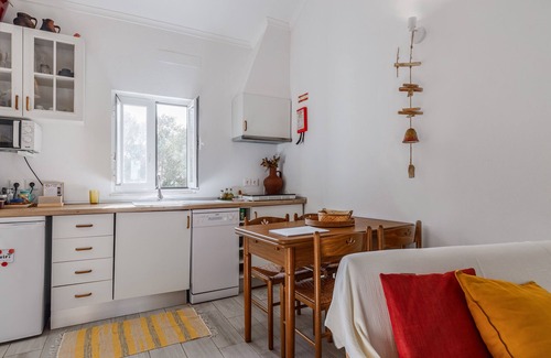 Santiago do Escoural House | Holiday Home 'Monte Da Masmorra De Baixo - Louro' with Shared Pool, Shared Garden and Wi-Fi