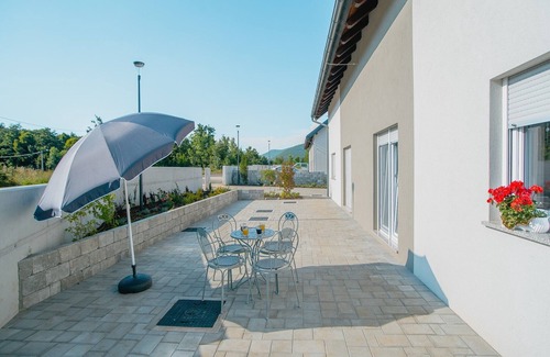 Lovinac House | Holiday Home near Plitvice Lakes