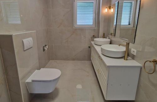 Slatine House | Holiday Home Nino with amazing swimming pool