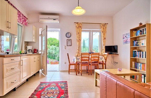 Old Town House | Holiday Home "Nora" with 2 Apartments and Shared Pool - Sea Breeze 1
