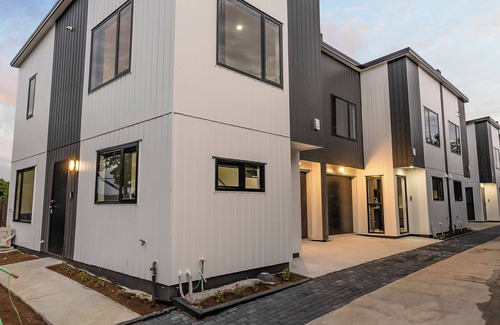 Papakura House | Holiday home Papakura - perfect for for short term rental or Holiday