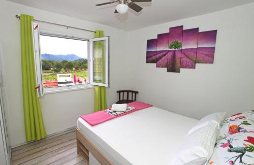 Sestanovac House | Holiday home Perunika
