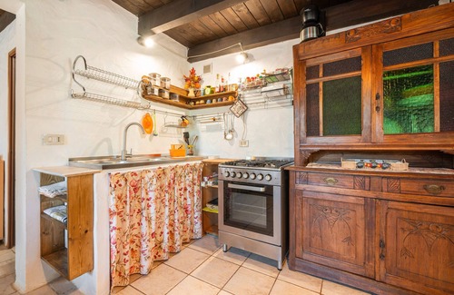 Villamassargia House | Holiday Home 'Pretty House' with Private Terrace, Wi-Fi and Air Conditioning