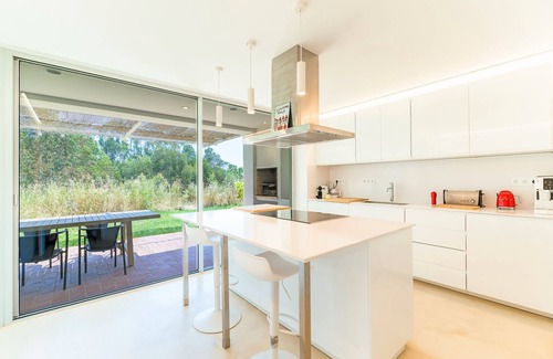 Baiona House | Holiday Home 'Casa Do Regadio - Principal' with Private Pool, Private Terrace and Wi-Fi
