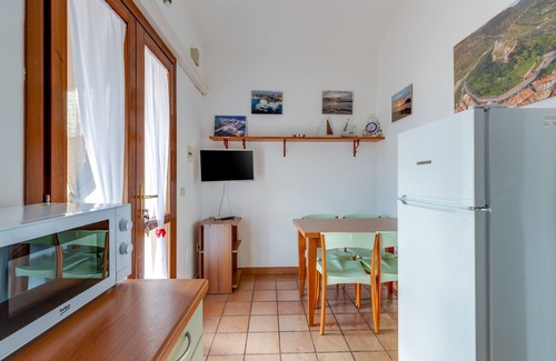 Bosa Marina House | Holiday Home ‘Residenza Solemar - App 13’ with Sea View, Wi-Fi, A/C