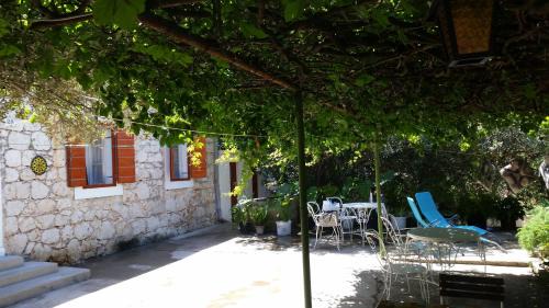 Milna House | Holiday Home Shangri-La