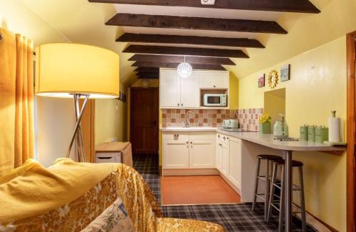 Aberchirder House | Holiday Home Sunflower Cottage by Interhome