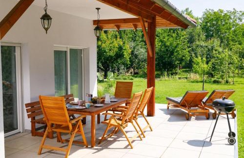 Balatonoszod House | Holiday Home Sunstreet by Interhome