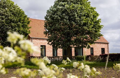 Passendale Villa | holiday home 't hov nPlace up to 20 people-pet friendly-war history