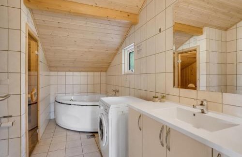 Dannemare House | Holiday Home Thala - 35m from the sea by Interhome