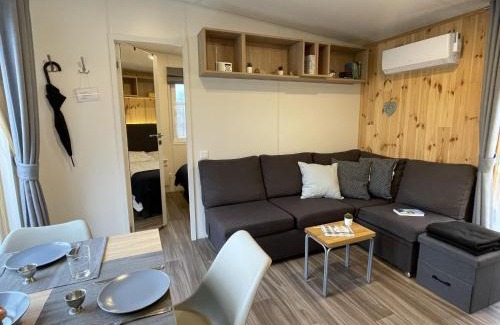 Wemding House | Holiday Home Tiny Haus Auszeit Am See by Interhome