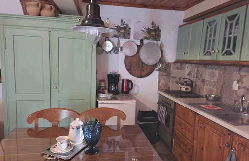 Kolivata Cottage | Holiday Home 'Traditional Farmhouse' with Mountain View, Private Terrace and Private Garden