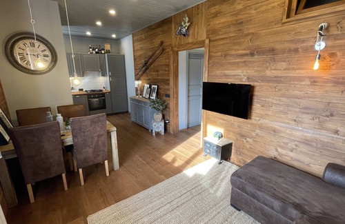 Frabosa Sottana House | Holiday Home 'Tramonto Sulla Pista A Prato Nevoso' with Mountain View and Private Garden