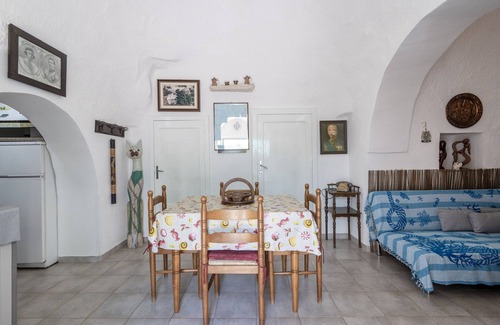 Casalini House | Holiday Home 'Trullo Antica Pietra' with Private Terrace, Private Garden and Air Conditioning