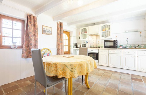 Rosporden House | Holiday Home 'Ty Bihan' with Private Terrace and Private Garden