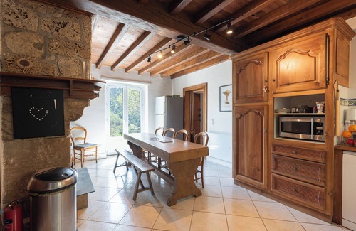 Aydius House | Holiday Home 'Ty Sioul - Vue Montagne' with Mountain View, Private Terrace and Wi-Fi