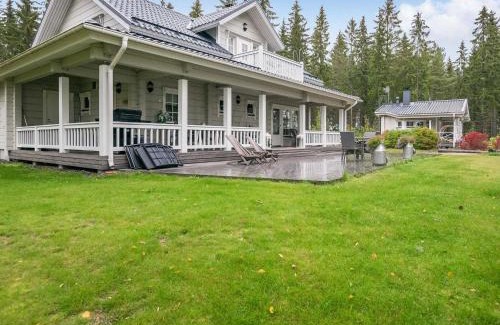Hiukkajoki House | Holiday Home Tyssinniemi by Interhome