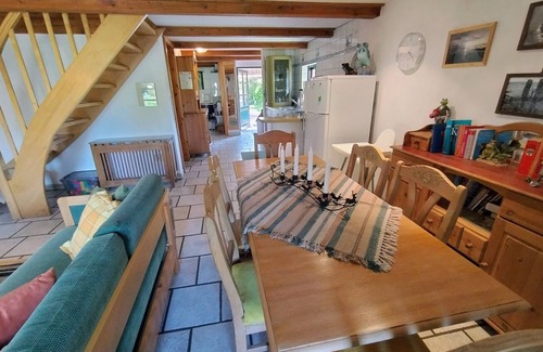 Suderdeich House | Holiday Home 'Unser Froschhaus' with Private Terrace, Private Garden and Wi-Fi