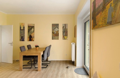 Hoexter House | Holiday Home 'Unterm Räuschenberg' with Mountain View, Private Terrace and Wi-Fi