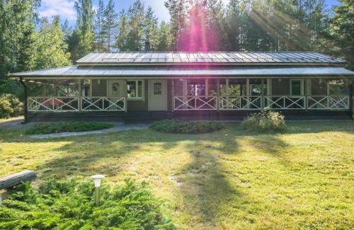 Isnas House | Holiday Home Villa blombacka by Interhome