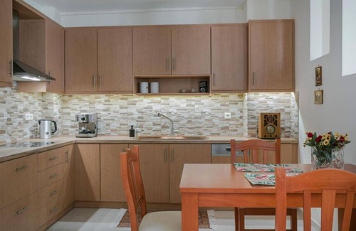 Ratzakli House | Holiday Home 'Villa Evita' with Sea View, Garden, Terrace & Wi-Fi