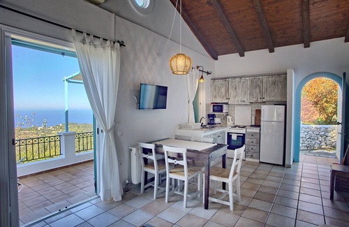 Kavallos House | Holiday Home 'Villa Ostria' with Sea View, Private Pool and Wi-Fi