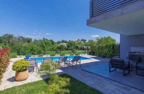 Vrznaveri House | Holiday Home Villa Isabela by Interhome