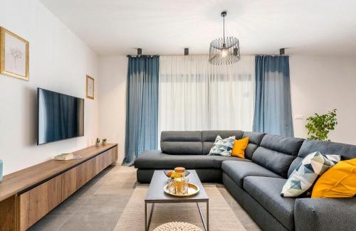 Vrznaveri House | Holiday Home Villa Isabela by Interhome