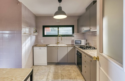 Navata House | Holiday Home 'Villa Virginie Torremirona Resort' with Private Pool, Wi-Fi and Air Conditioning