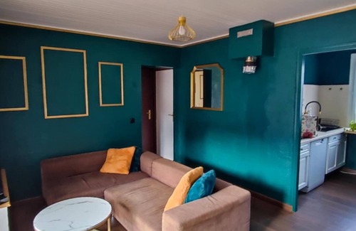 Les Omergues House | 🏡 Holiday Home with Private Pool 🌿⚽🚴‍♀️