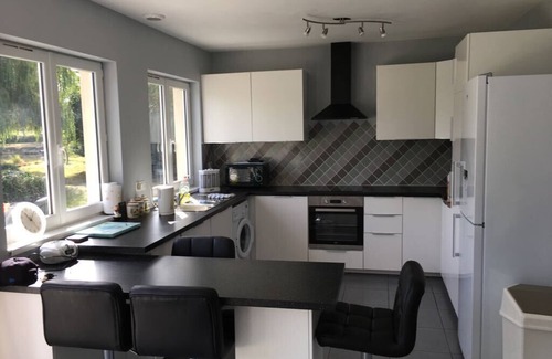 Fenery House | Holiday home with lake and grounds for families and groups.