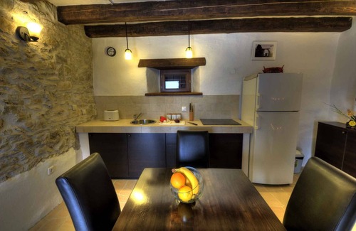 Kotli House | Holiday home with outdoor pool and satellite TV