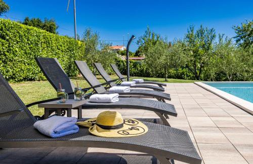 Trviz House | Holiday Home with pool and garden