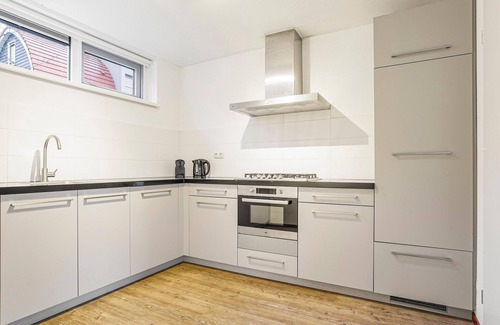 Midlaren House | Holiday home with sauna, located on the water