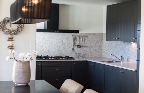 Hollum House | Holiday Home with Two Bathrooms