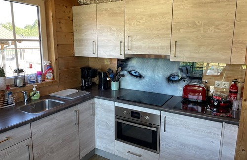 Hillesheim House | Holiday Home 'Wolfshütte' with Private Terrace, Private Garden and Wi-Fi