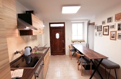 Neuerburg House | Holiday Home 'Zum Burgfried' with Wi-Fi