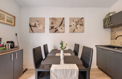 Hinzerath House | Holiday Home 'Zum Stumpfen Turm' with Private Terrace, Private Garden and Wi-Fi