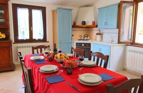 Acqualagna House | Holiday house Acqualagna for 1 - 16 persons with 6 bedrooms - Row house