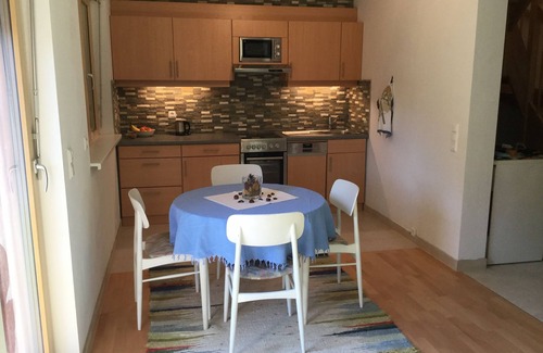 Donaustadt House | Holiday house Donaucity, whole house 4 rooms, 4 beds garden