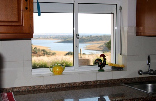 Assuncao House | Holiday house in rural area overlooking the dam of Caia.