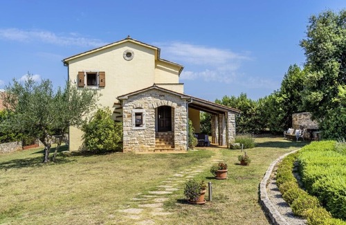 Muntic Villa | Holiday house Istria Moderna * 3000 m2 garden, private pool, BBQ, WiFi