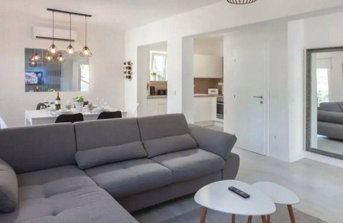 Krvavica House | Holiday house Krvavica for 1 - 6 persons with 3 bedrooms - Holiday house
