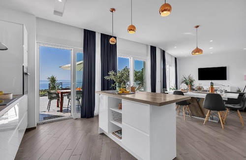 Krvavica House | Holiday house Makarska for 1 - 6 persons with 4 bedrooms - Holiday house