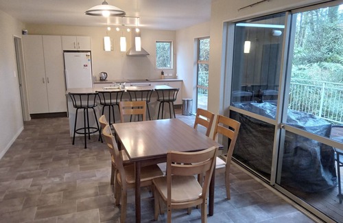Moana House | Holiday house on 1 acre of native bush a few minutes walk to lake Brunner