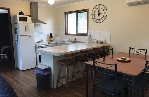 Grantville House | Holiday House on 6 acres (Farm Stay)