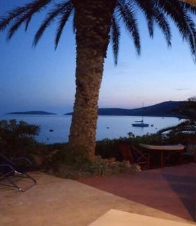 Milna House | Holiday House Rivi