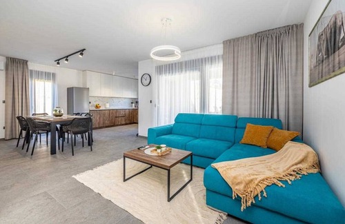Kornic Villa | Holiday house TARA & LANA I with heated pool